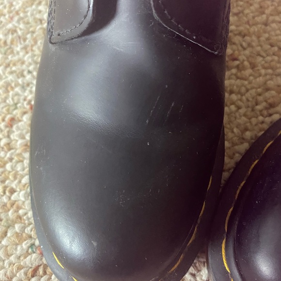 Size 8 Doc Martens. Great used condition with barely any scuff marks ( see pics) - Picture 5 of 9